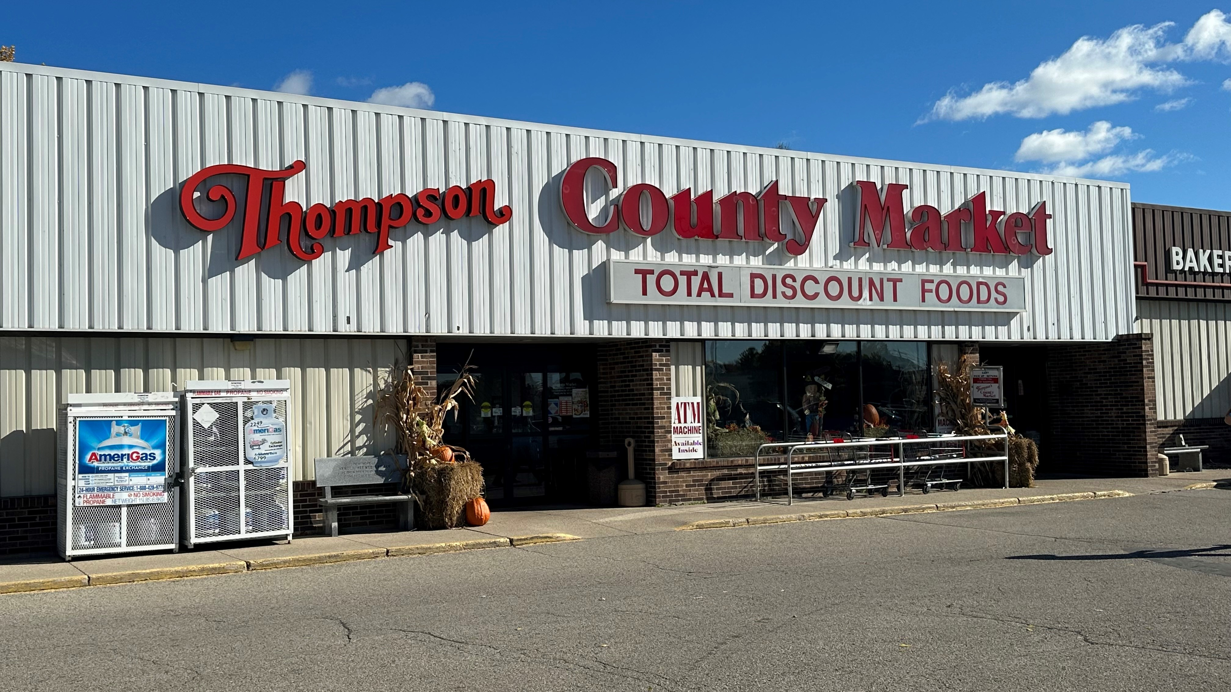 Thompsons county market Storefront